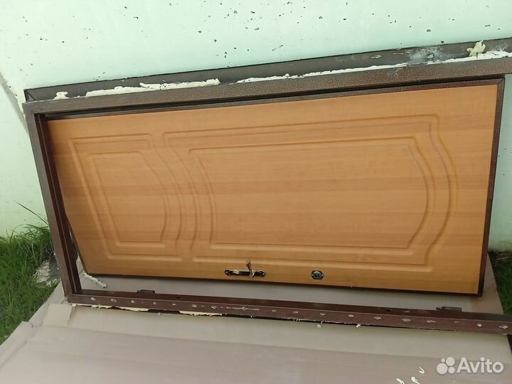 Металлическая уличная дверь бу