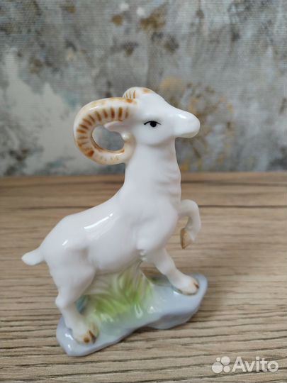 Статуэтка фарфор Козёл Винторогий Горный Россия