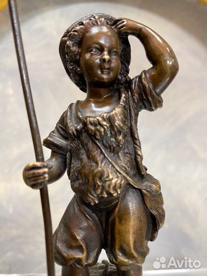 Старинная бронзовая миниатюра.Мальчик с посохом,19