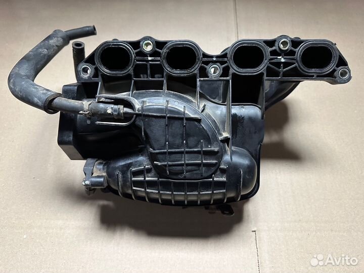 Впускной коллектор Kia Rio 3