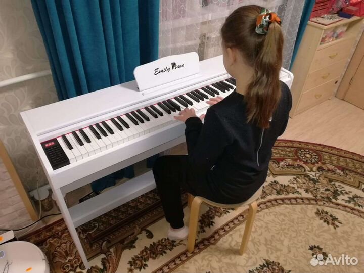 Emily Piano dream 51wh