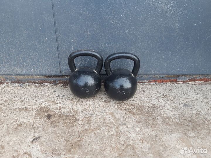 Гиря 32 кг; 16 кг