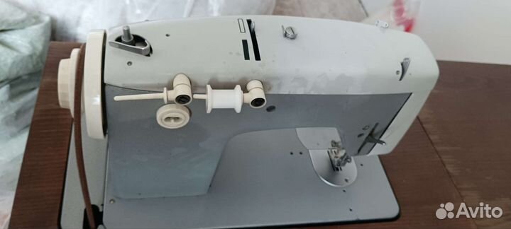 Ножная швейная машинка с приводом Веритас