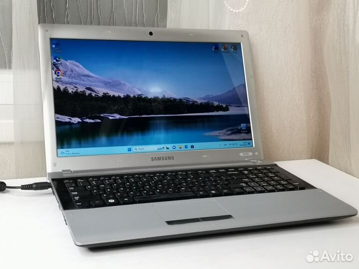 Ноутбук Samsung i5 2410M/GT 520M/SSD/RAM 4GB