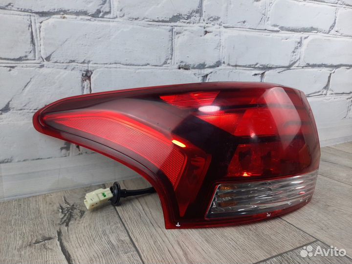 Фонарь задний левый Outlander после 2015