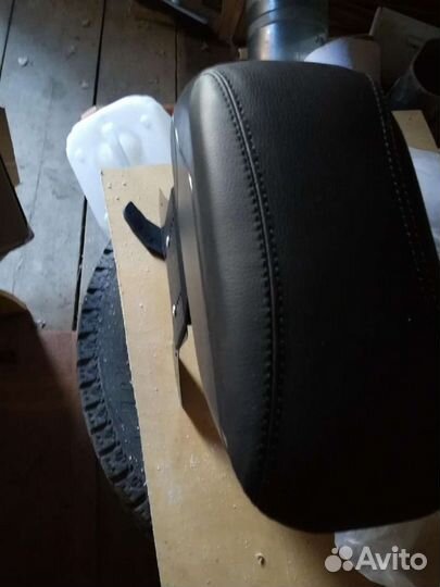 Подлокотник новый