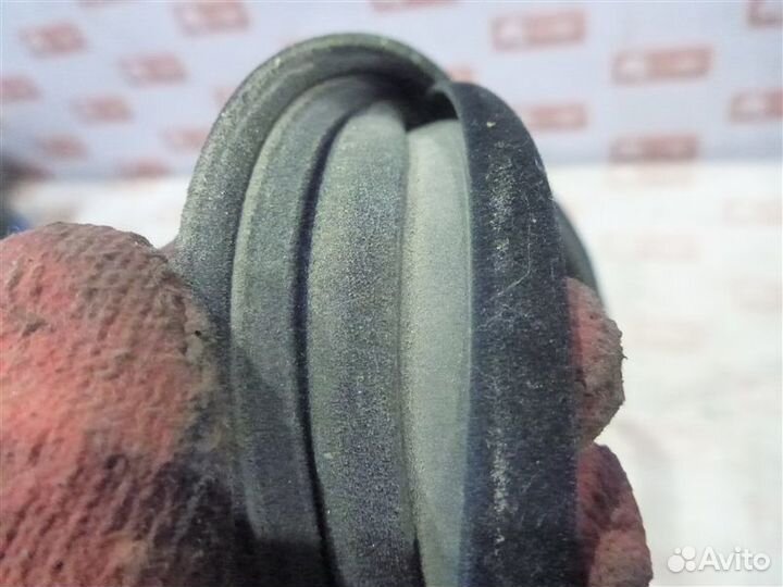 Уплотнительная резинка стекла задняя левая Land