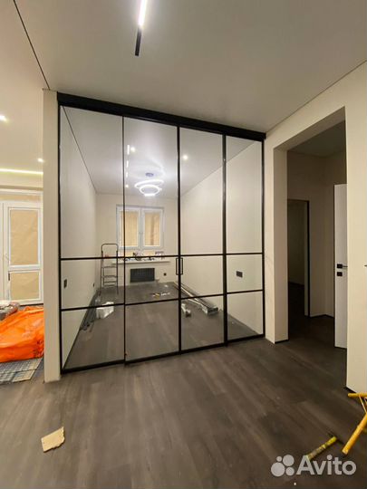 Распашные двери из стекла