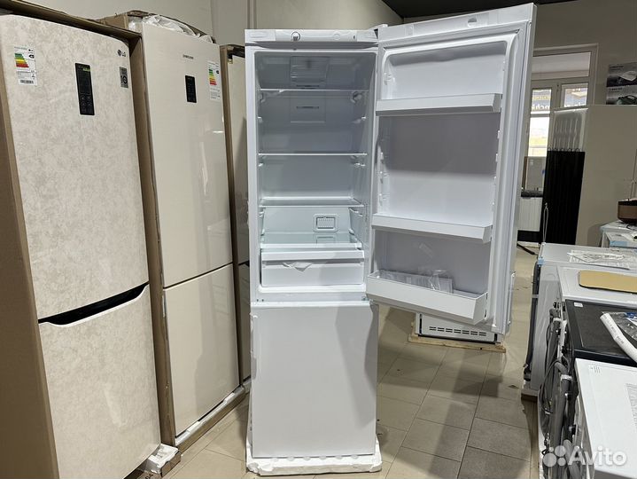 Холодильник с морозильником Indesit ETP 20