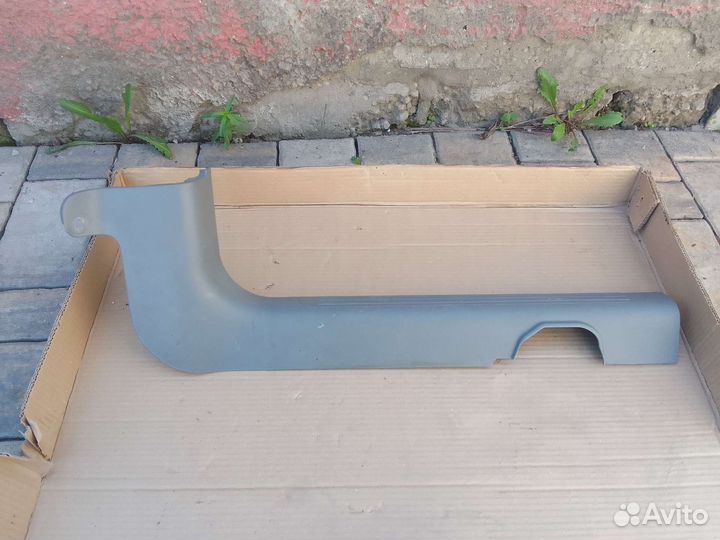 Накладка порога передняя правая Chevrolet Aveo
