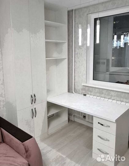 Рабочая зона в углу у окна