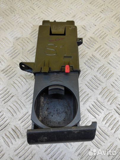 Подстаканник Toyota Hilux (2015-2021) 2.4 D