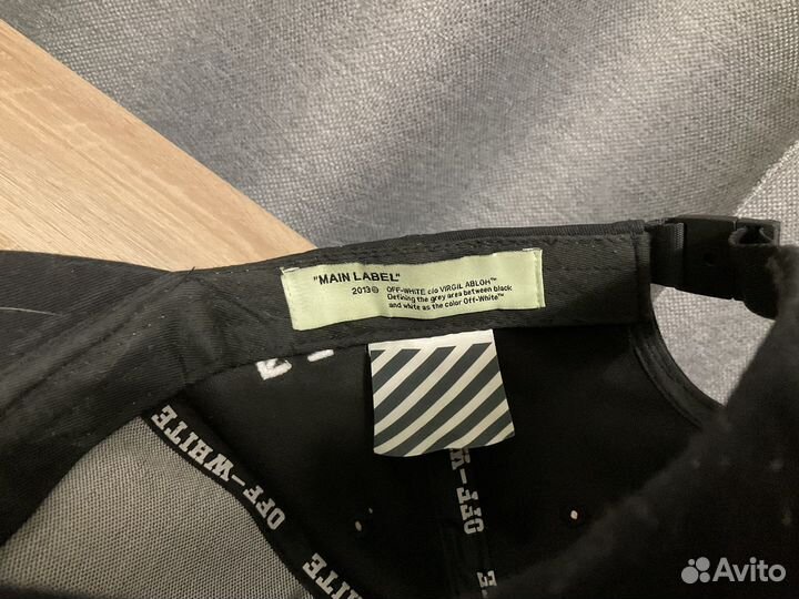 Бейсболка off white