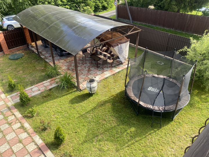 Дом 296,6 м² на участке 9,6 сот.