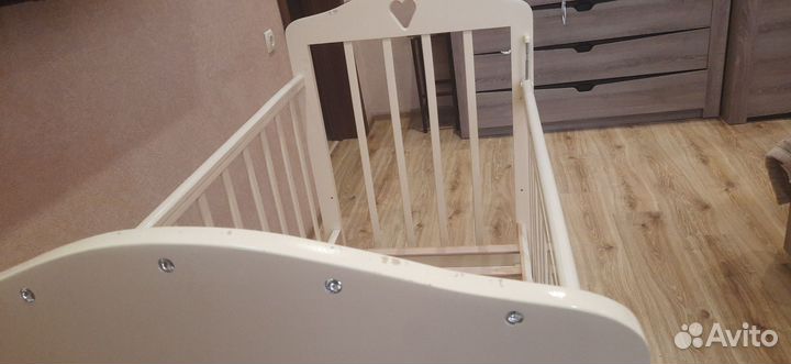 Детская кровать для новорожденных с маятником