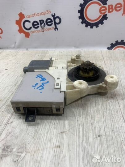 Моторчик стеклоподъемника задний правый Ford Focus