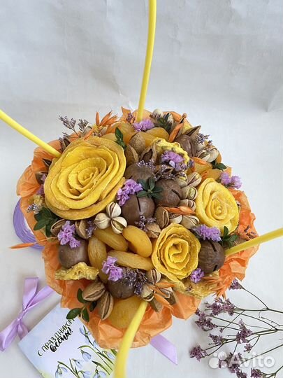 Букет из сухофруктов учителю