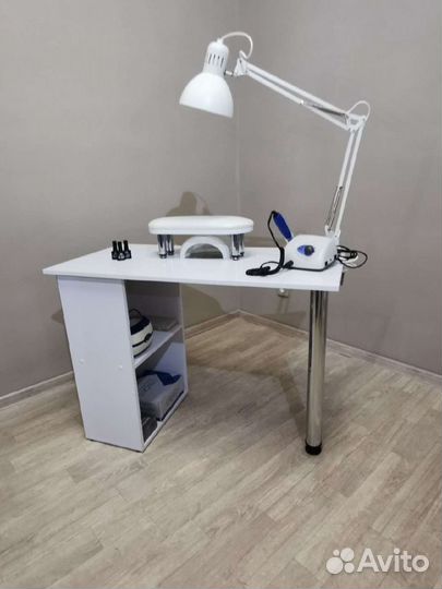 Стол маникюрный