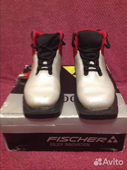 Лыжные ботинки р. 32