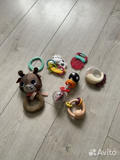 Развивающие игрушки для малышей пакетом