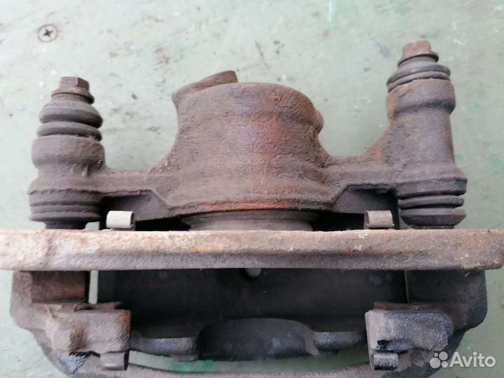 Суппорт toyota правый