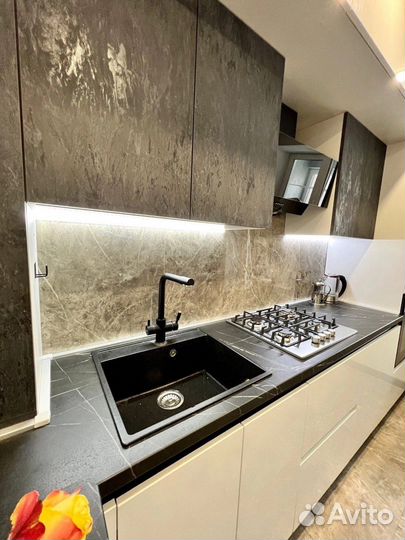 Кухня на заказ с доводчиками