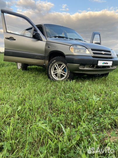 Chevrolet Niva 1.7 МТ, 2008, битый, 189 000 км