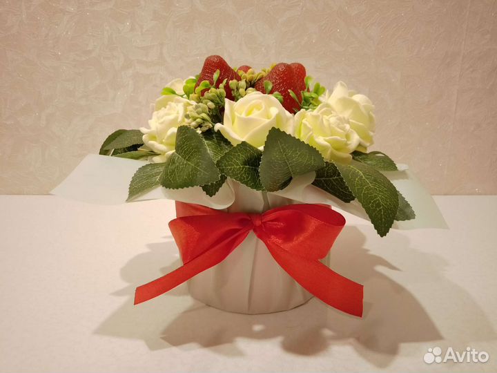 Букет из мыла ручной работы (роза, клубника)