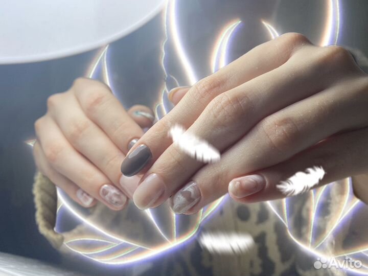 Маникюр в уютной студии