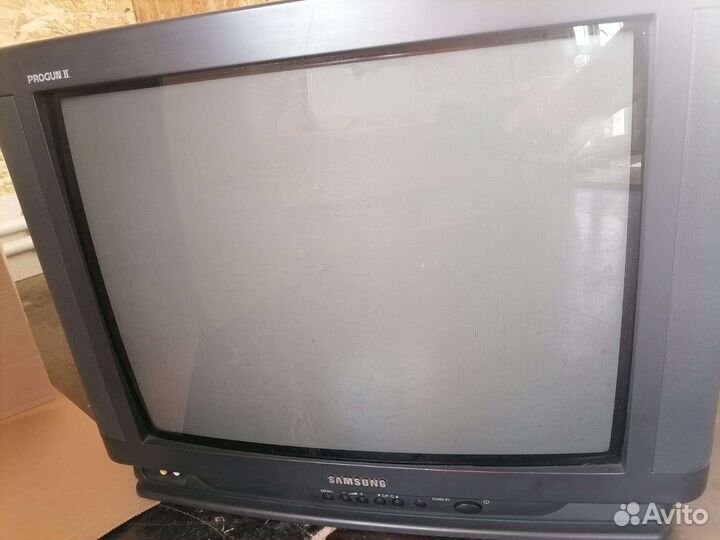 Телевизор Samsung и Shivaki