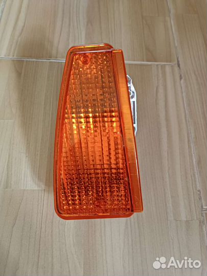 Указатель поворота на блок-фару 2108 правый желтый