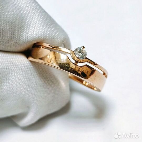 Золотое кольцо с фианитом 18р