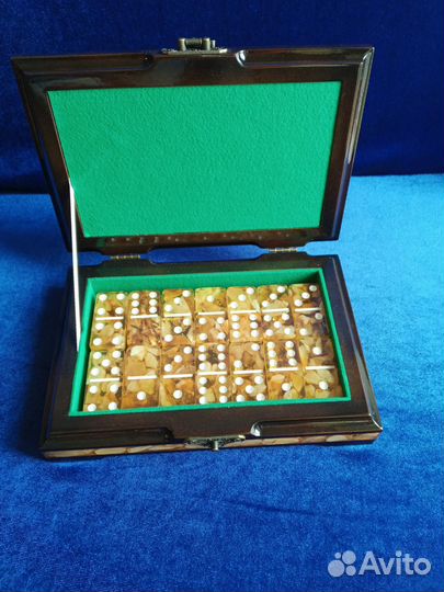 Домино из янтаря