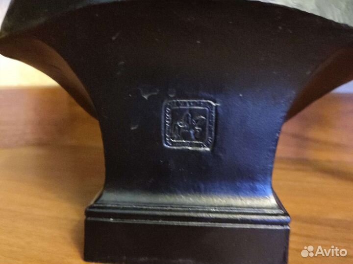 Бюст В. И. Ленина