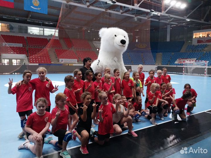 Поздравление от Белого Мишки. Аниматоры