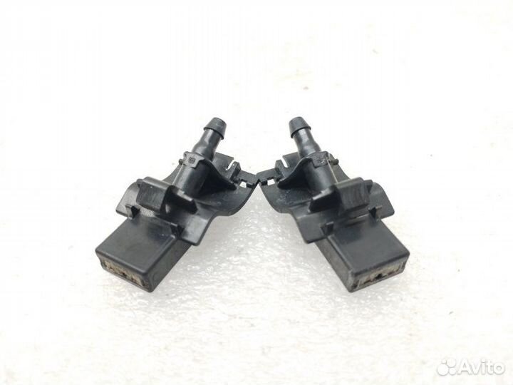 Форсунка стеклоомывателя передняя Lexus Rx450H