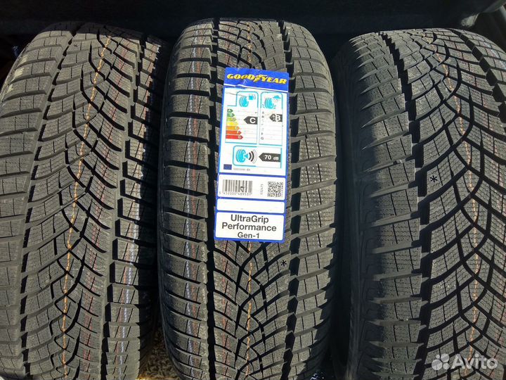 Goodyear UltraGrip Performance 215/50 R18