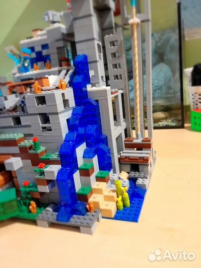 Lego minecraft горная пещера