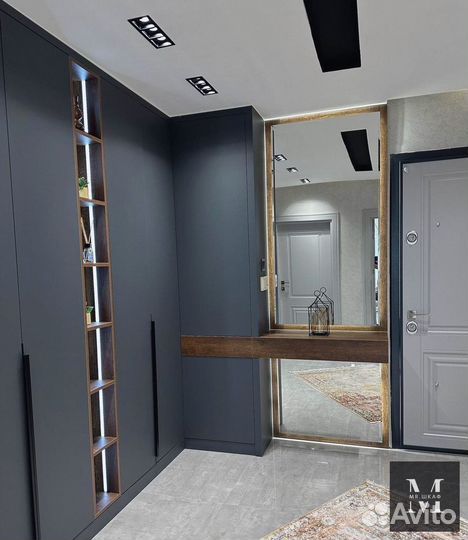 Встроенный распашной шкаф