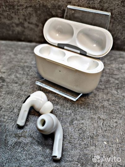Беспроводные наушники Apple AirPods Pro
