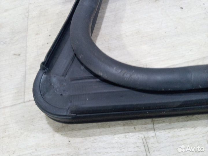 Уплотнитель стекла двери передний правый LADA