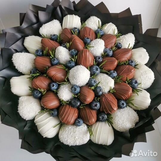 Клубничный букет Black and White