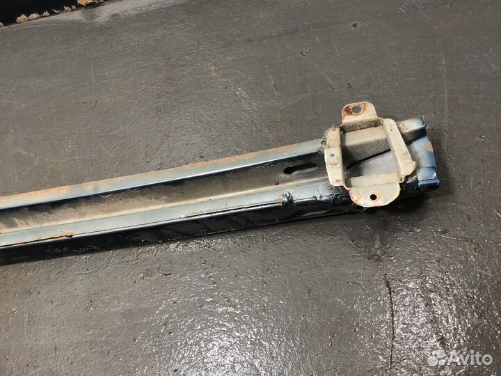 Задний усилитель бампера Corolla 120