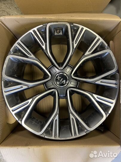Оригинальные разноширокие диски Kia Stinger R19