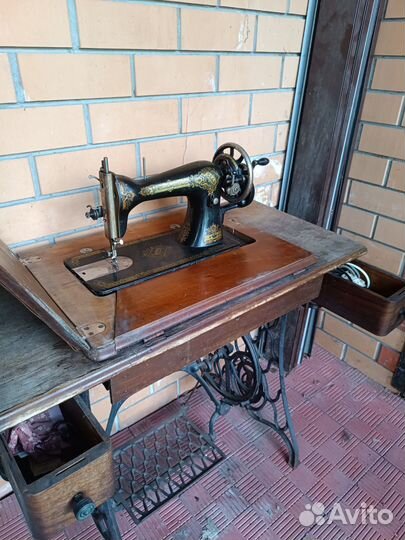 Швейная машина