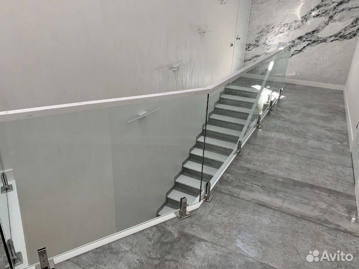 Ограждение из стекла для бизнес центра