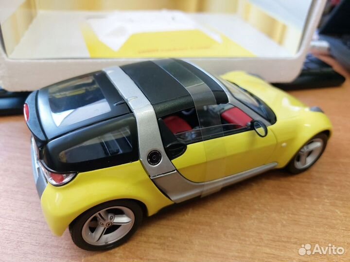 Модель SMART Roadster Coupe желтая 1:18