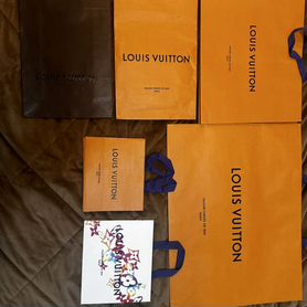 Пакеты Gucci и Louis Vuitton, Balenciaga