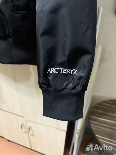 Бомбер arcteryx
