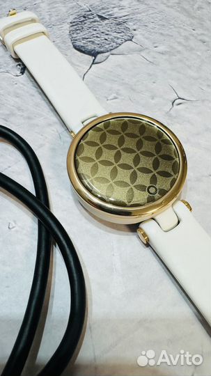 Часы Garmin Lily